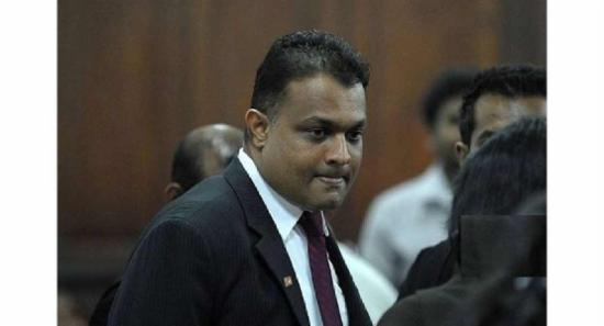 විනිසුරු තිළිණ ගමගේ තනතුරෙන් නෙරපා හැරේ.